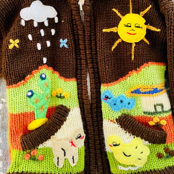 Beautiful and colorful woven sweater! Made in Peru. - Picture 2 of 4